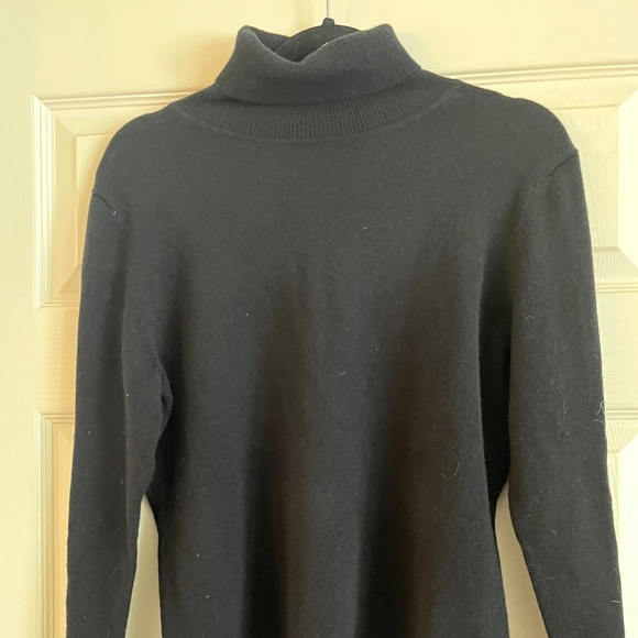 Black cashmere turtleneck sweater NWT. size M. - Picture 1 of 4
